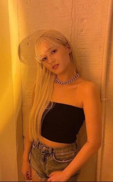 Нэнси сфотографировали без её разрешения и из подтяжка, в тот момент, когда она переодевалась. Нэнси сфотографировали без её разрешения и из подтяжка, в тот момент, когда она переодевалась.