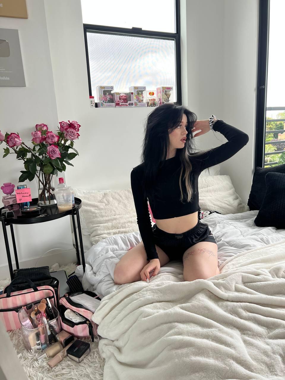 Откровенные снимки nevaaadaa слитые в сеть. Откровенные снимки nevaaadaa слитые в сеть.