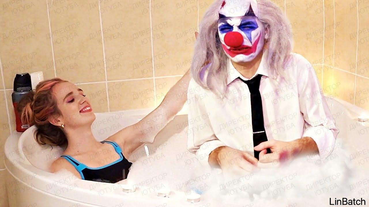Слив Риви и клоун а4 в ванной. Слив Риви и клоун а4 в ванной.