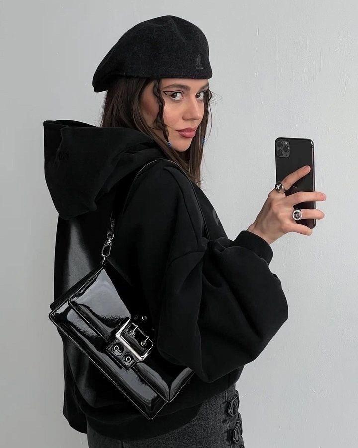 Cабина Хайрова является творческой личностью.