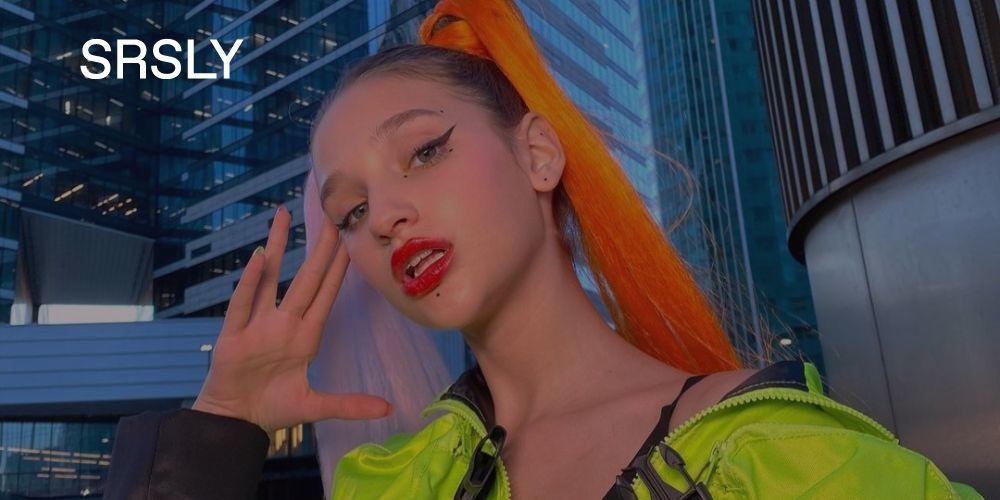 В российском интернет-пространстве появилась Лиза Анохина, которая стала ведущей известных музыкальных и детских телепередач. В российском интернет-пространстве появилась Лиза Анохина, которая стала ведущей известных музыкальных и детских телепередач.