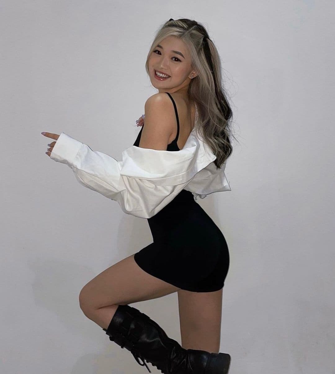 Кристина Ким (Kika kim) родилась в Алма-Ате, в 1999 году. Кристина Ким (Kika kim) родилась в Алма-Ате, в 1999 году.