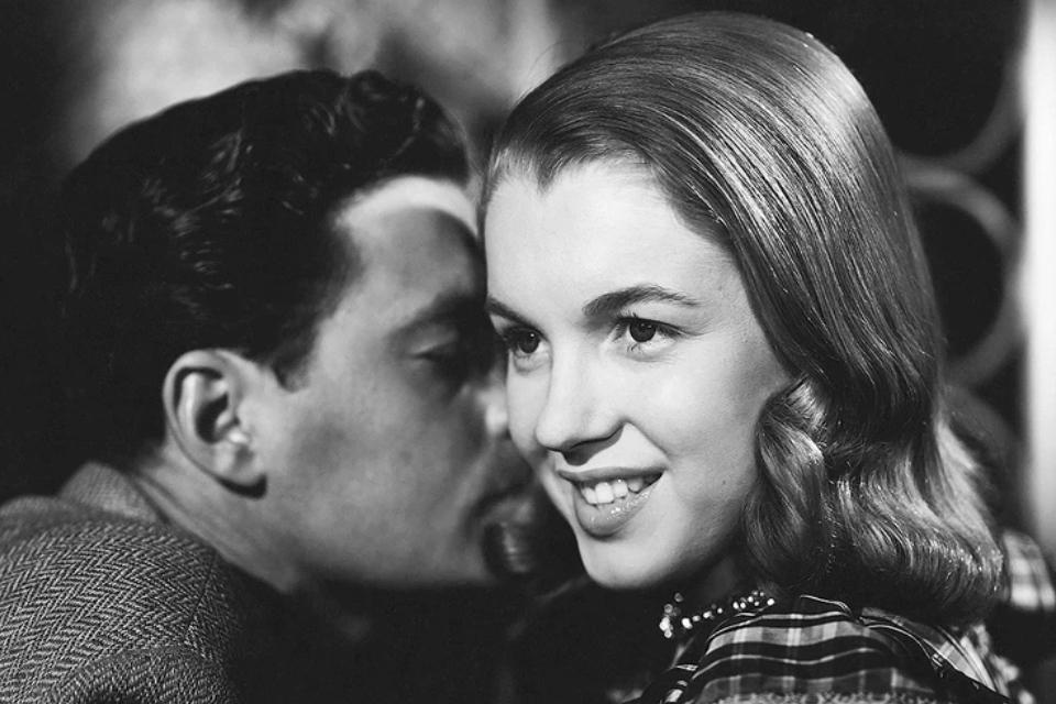 Фото Мэрлин Монро в одном из своих первых фильмов «Опасные годы», 1947 год.