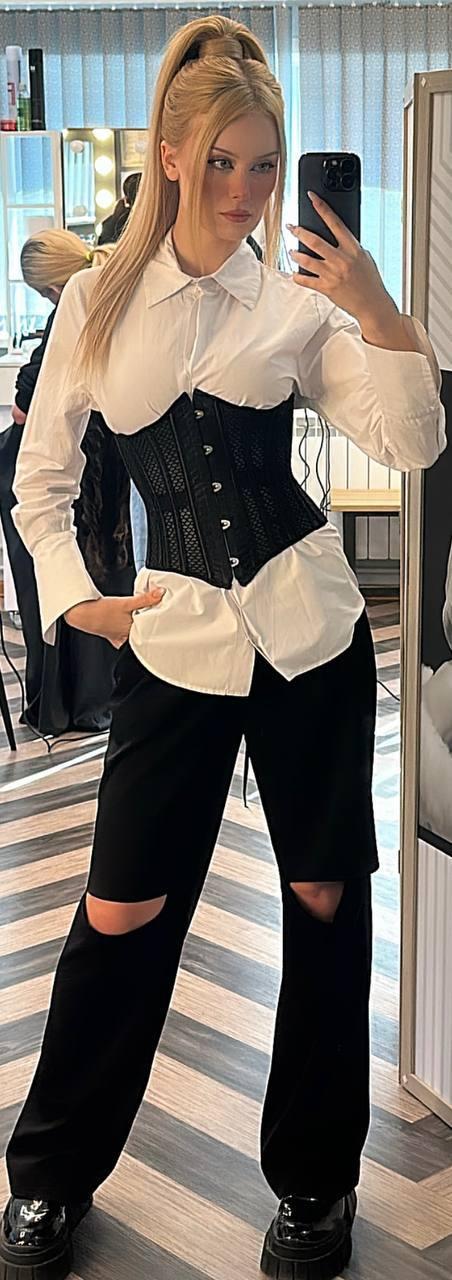 Слитые фото без цензуры Дашка Дошик опять посасывает сок. Слитые фото без цензуры Дашка Дошик опять посасывает сок.