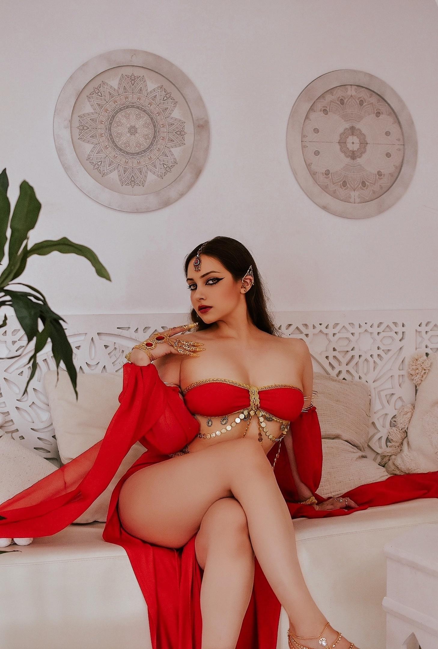 Горячие фото evelinaa в красном платье индианки.