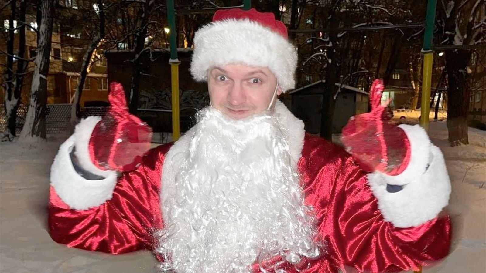 Смешное фото Папича в костюме деда мороза. Смешное фото Папича в костюме деда мороза.