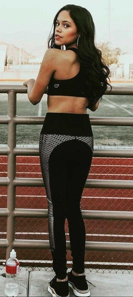 20-летняя американская актриса Дженна Ортега (Jenna Ortega) в сексуальном платье прибыла на запись Jimmy Kimmel Live! в Голливуде. 20-летняя американская актриса Дженна Ортега (Jenna Ortega) в сексуальном платье прибыла на запись Jimmy Kimmel Live! в Голливуде.