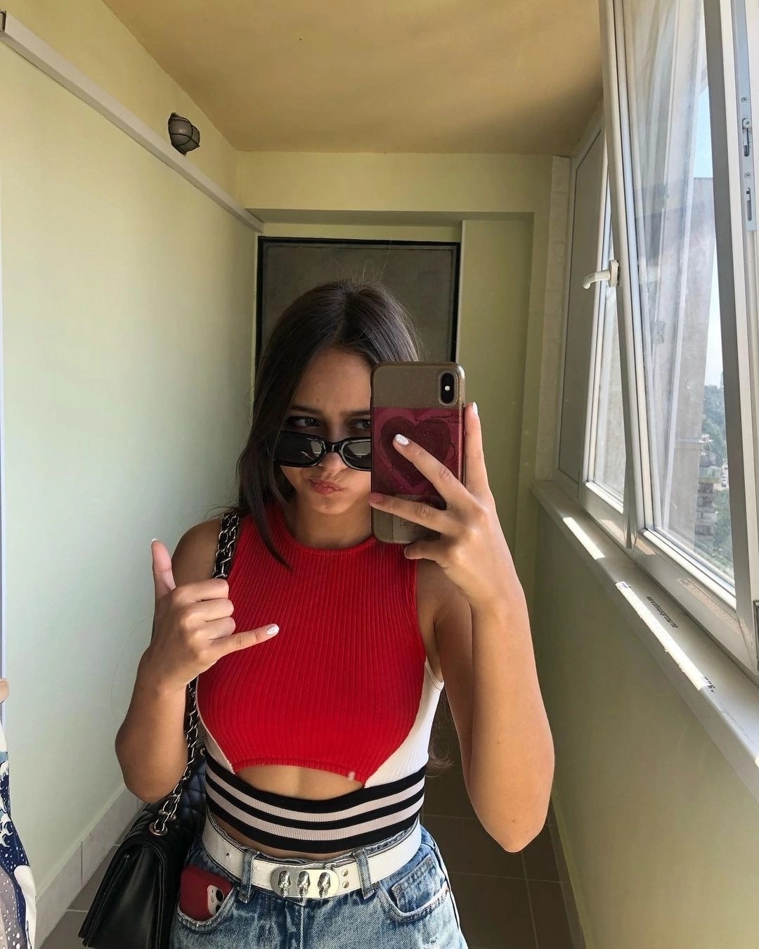 В одном из первых интервью девочка признавалась, что более всего любит дарить положительные эмоции со сцены. В одном из первых интервью девочка признавалась, что более всего любит дарить положительные эмоции со сцены.