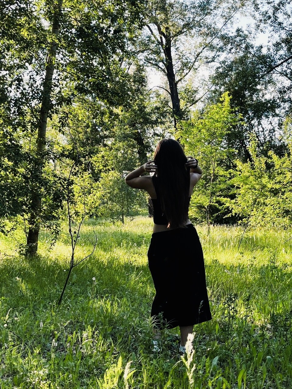 Ещё одно летние фото Сони Кент в длинной юбке (платье). Ещё одно летние фото Сони Кент в длинной юбке (платье).