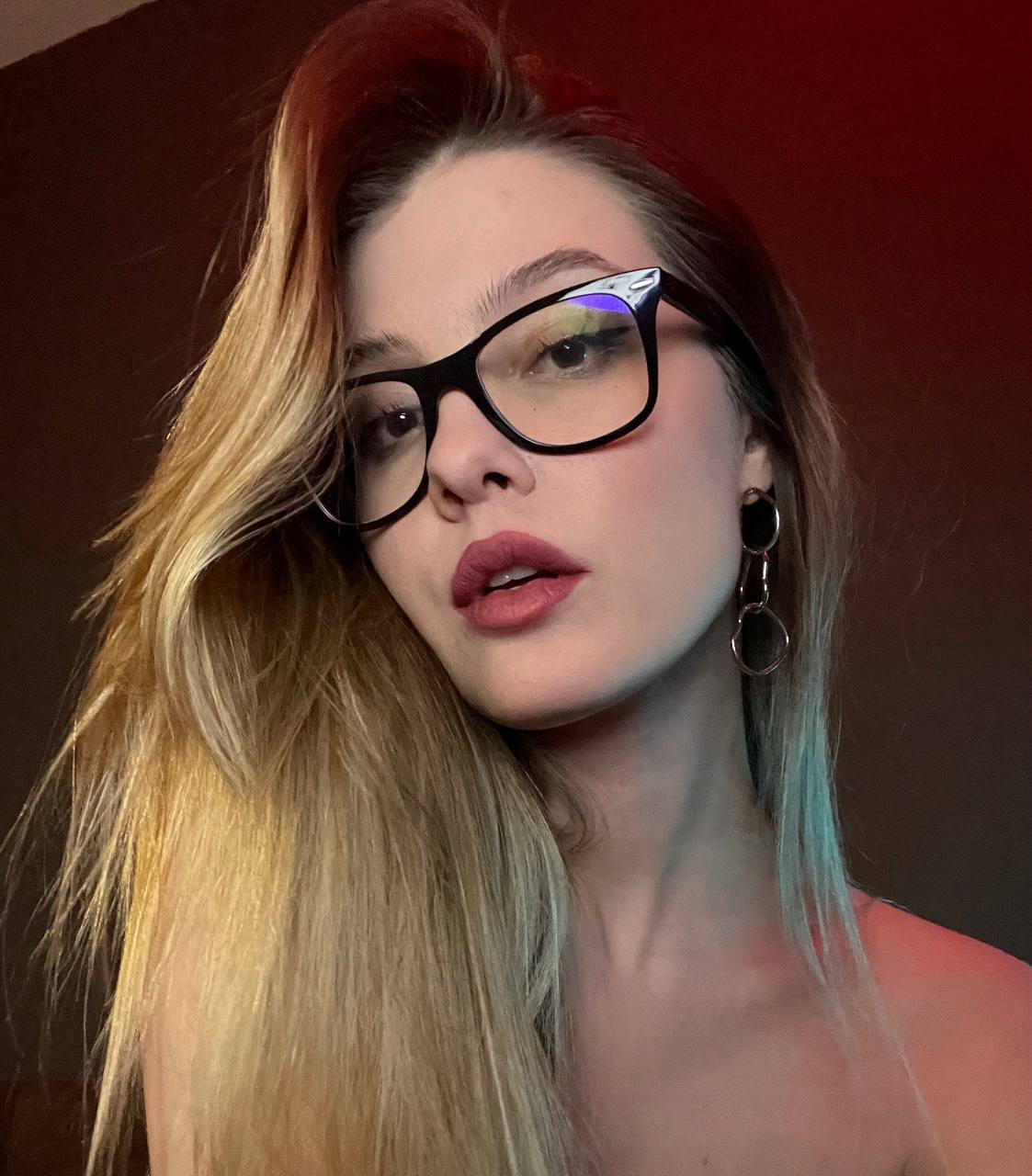 Светская львица Ваймер в очках.