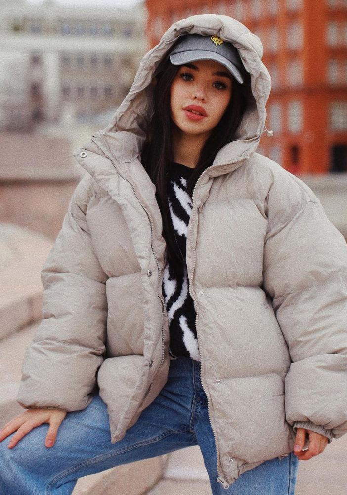 Блогерская карьера. В колледже Эвелина училась на контрактной основе.