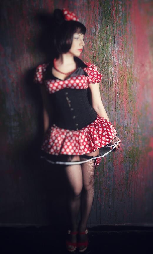 В чёлках и платье в горошек. В чёлках и платье в горошек.