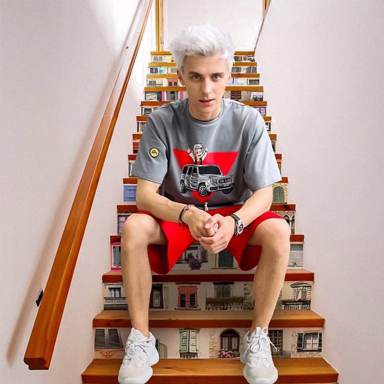 Слитые фотки Влад Бумага (Влад А4).