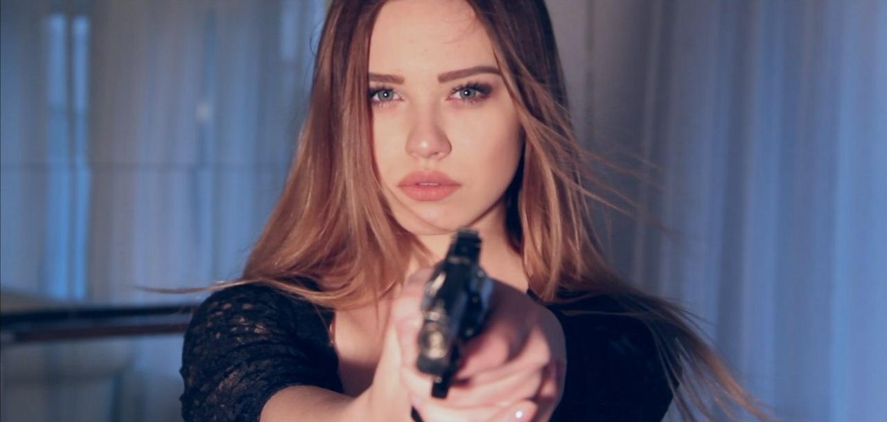 Кадр с пистолетом, с нового проекта "Слив от Арины Тарчуткиной". Кадр с пистолетом, с нового проекта "Слив от Арины Тарчуткиной".