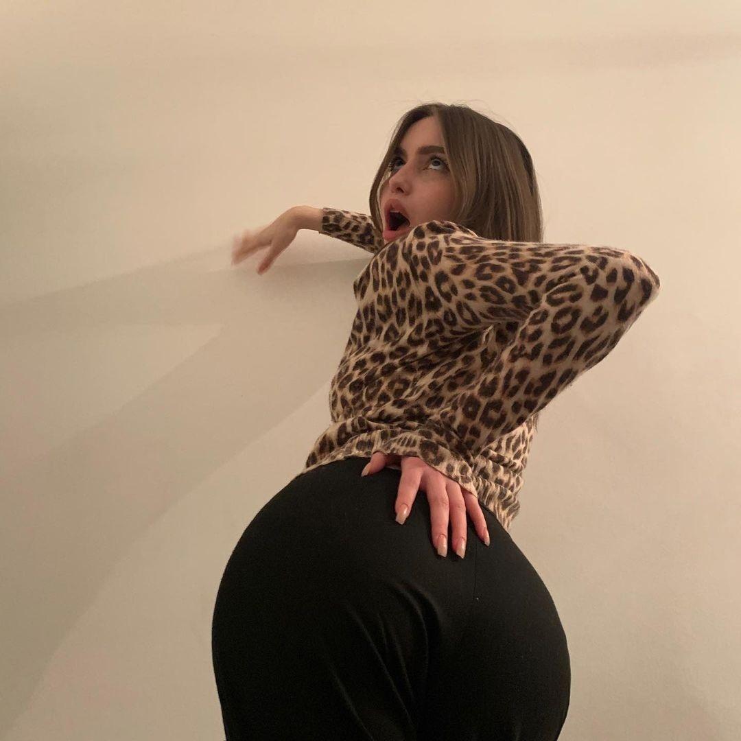 Милана Колпакова — звезда социальных сетей, но не всегда подписчики выражают свою любовь к ней совсем деликатно. Милана Колпакова — звезда социальных сетей, но не всегда подписчики выражают свою любовь к ней совсем деликатно.