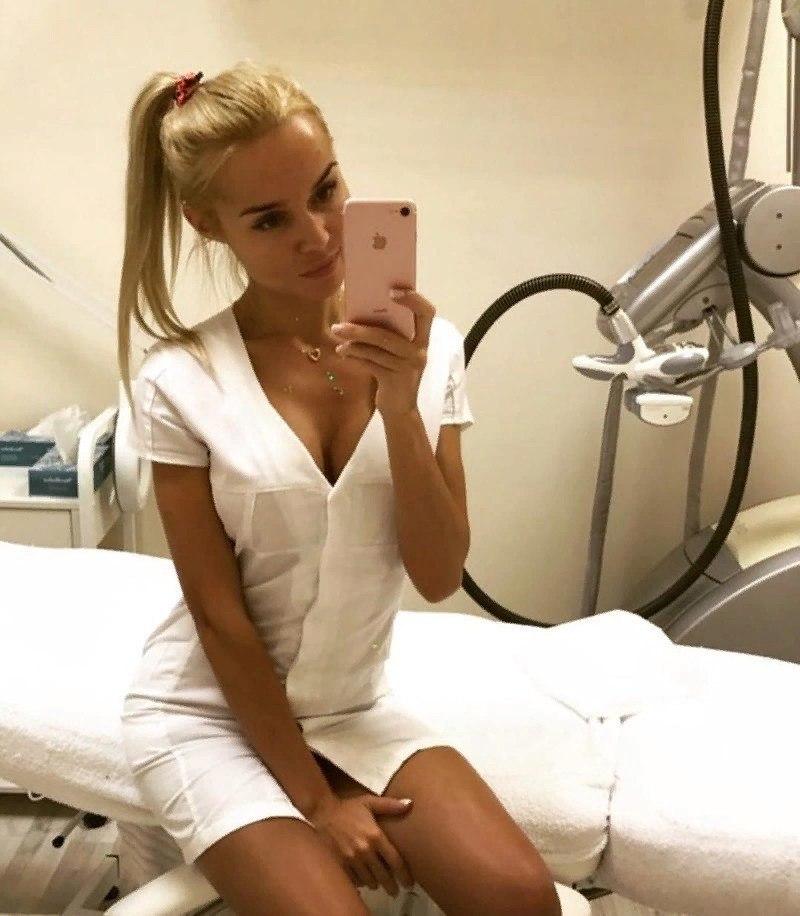 Медсестра селфи, Самые красивые формы медиков.