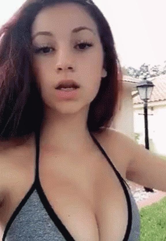 Более 7000000 подписчиков на ютубе, 17,2 млн в инстаграм и под 300 тысяч лайков в онлифанс. Более 7000000 подписчиков на ютубе, 17,2 млн в инстаграм и под 300 тысяч лайков в онлифанс.