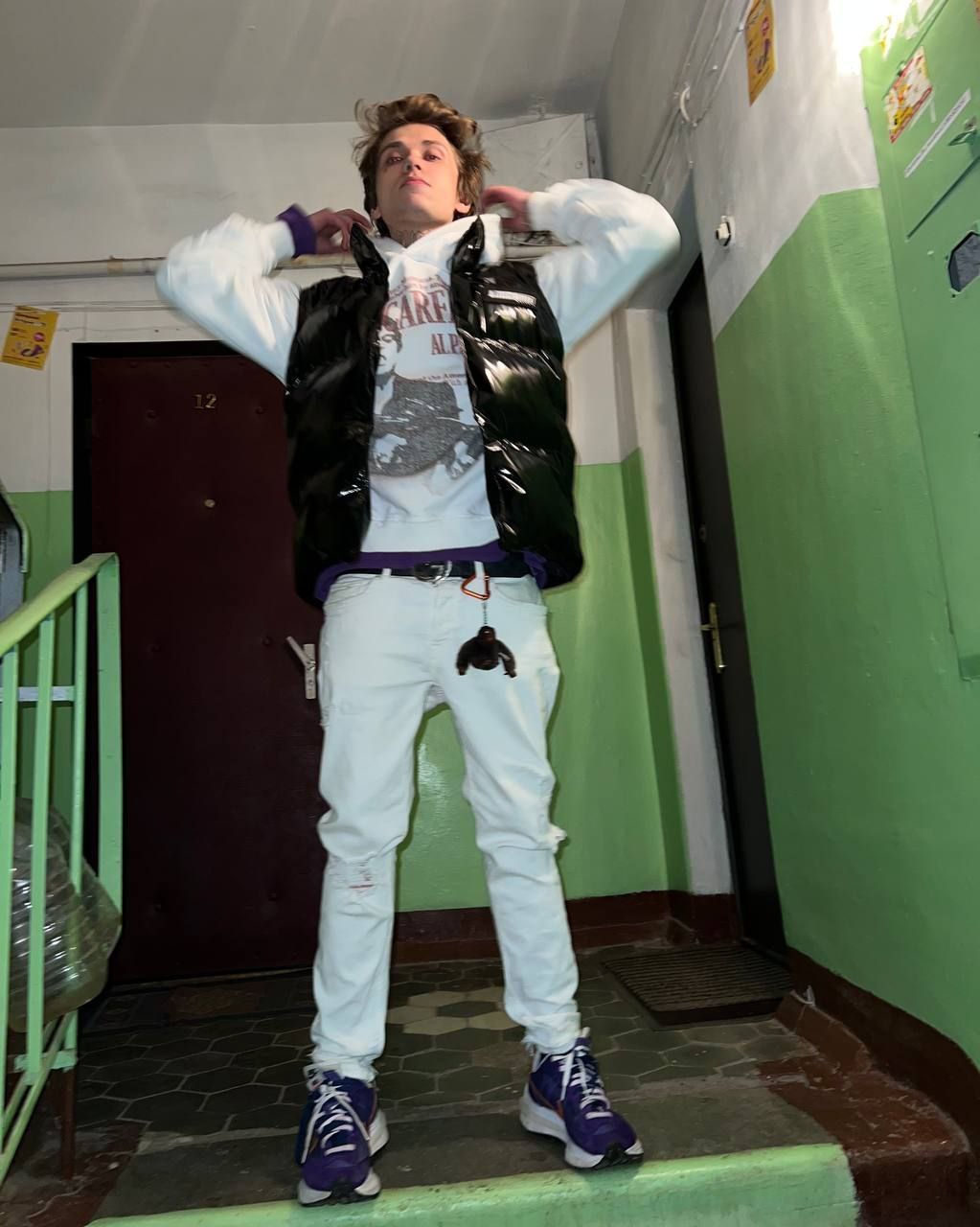 Ураган Хокаге стильные фото в подъезде.