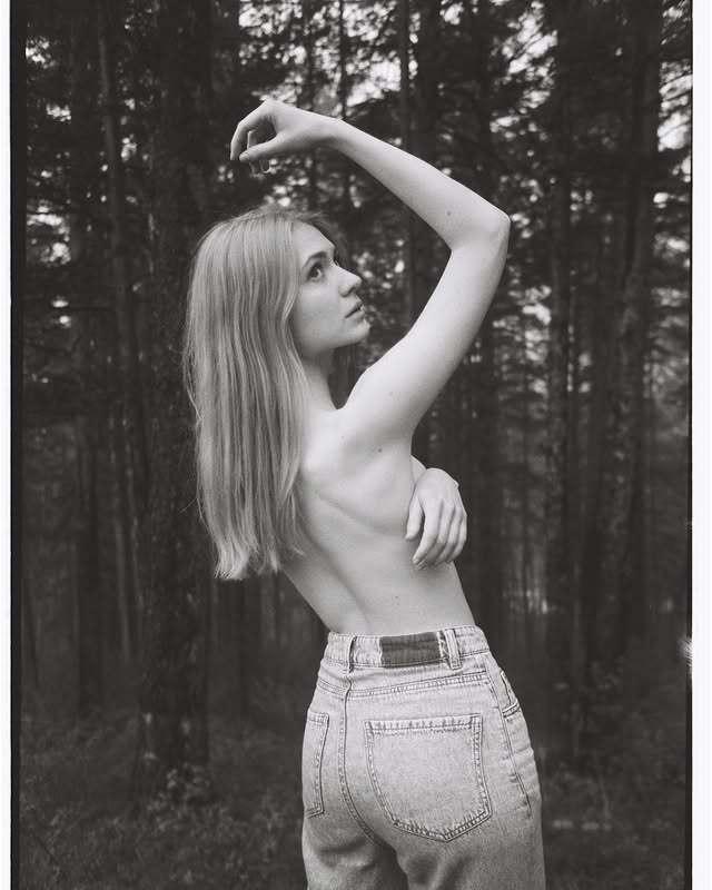 Пожалуй самое откровенной фото екатерины Чанновой в стиле "НЮ" с голой спиной без лифчика. Пожалуй самое откровенной фото екатерины Чанновой в стиле "НЮ" с голой спиной без лифчика.