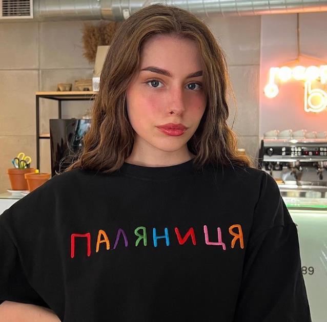 Таня Бендюг родилась 14 сентября 2002 года. Место ее рождения неизвестно, но в настоящее время она живет в Киеве. Таня Бендюг родилась 14 сентября 2002 года. Место ее рождения неизвестно, но в настоящее время она живет в Киеве.