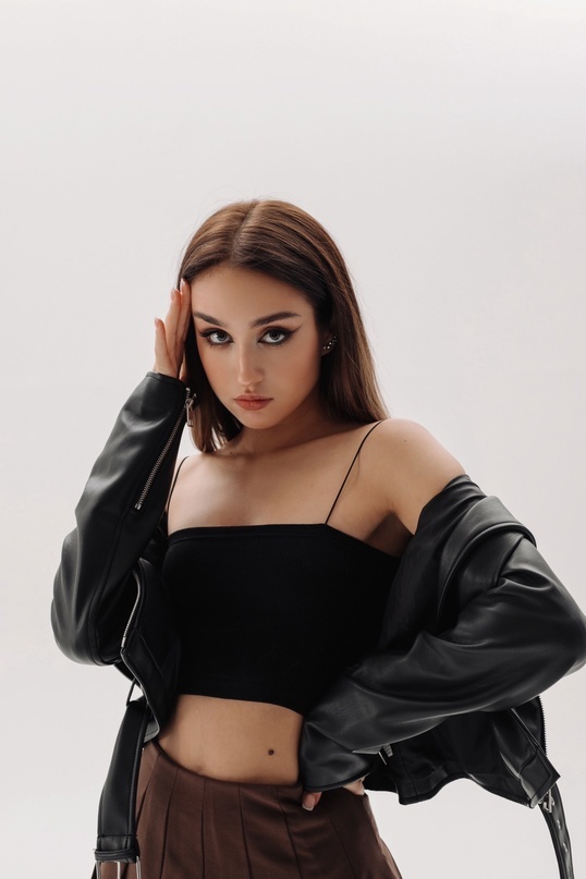 Комикесса Динара Курбанова под фурой макияжа. Комикесса Динара Курбанова под фурой макияжа.