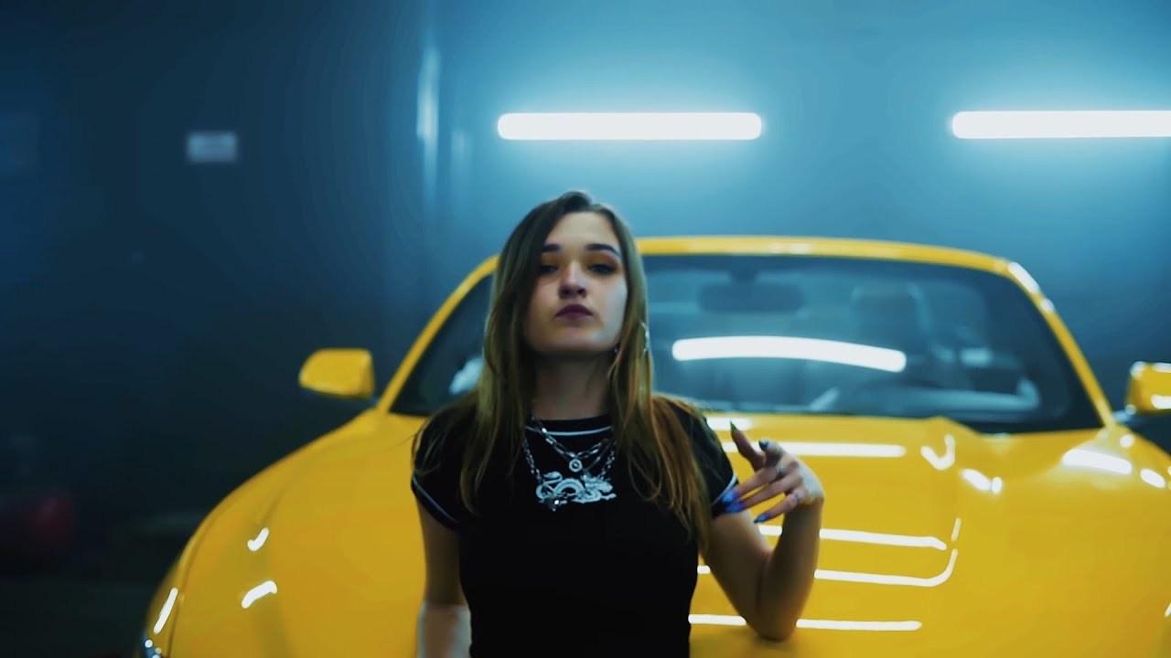 Ещё один скриншот Фещенко из клипа у авто. Ещё один скриншот Фещенко из клипа у авто.