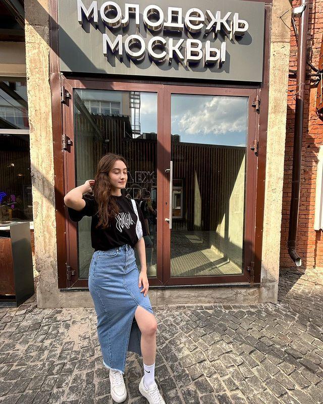 Снимок в джинсовом платье. Снимок в джинсовом платье.