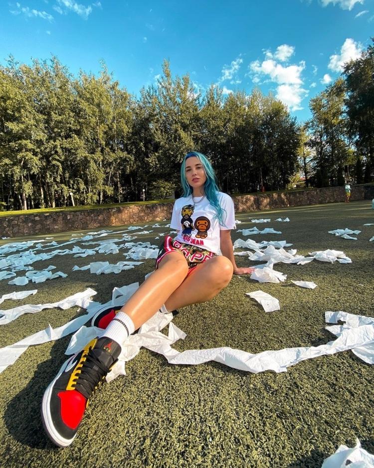 Голая и откровенная Мия бойка покажет самые личные фото в стиле НЮ для своих фанатов. Голая и откровенная Мия бойка покажет самые личные фото в стиле НЮ для своих фанатов.