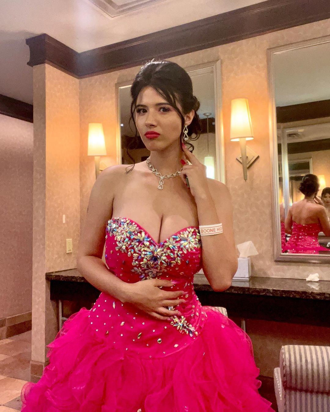 Известная тиктокерша, модель и просто обаятельная девушка, под никнеймом Strawberry Tabby родилась 11 ноября 2002 года в городе Хакенсак, Нью-Джерси. Известная тиктокерша, модель и просто обаятельная девушка, под никнеймом Strawberry Tabby родилась 11 ноября 2002 года в городе Хакенсак, Нью-Джерси.