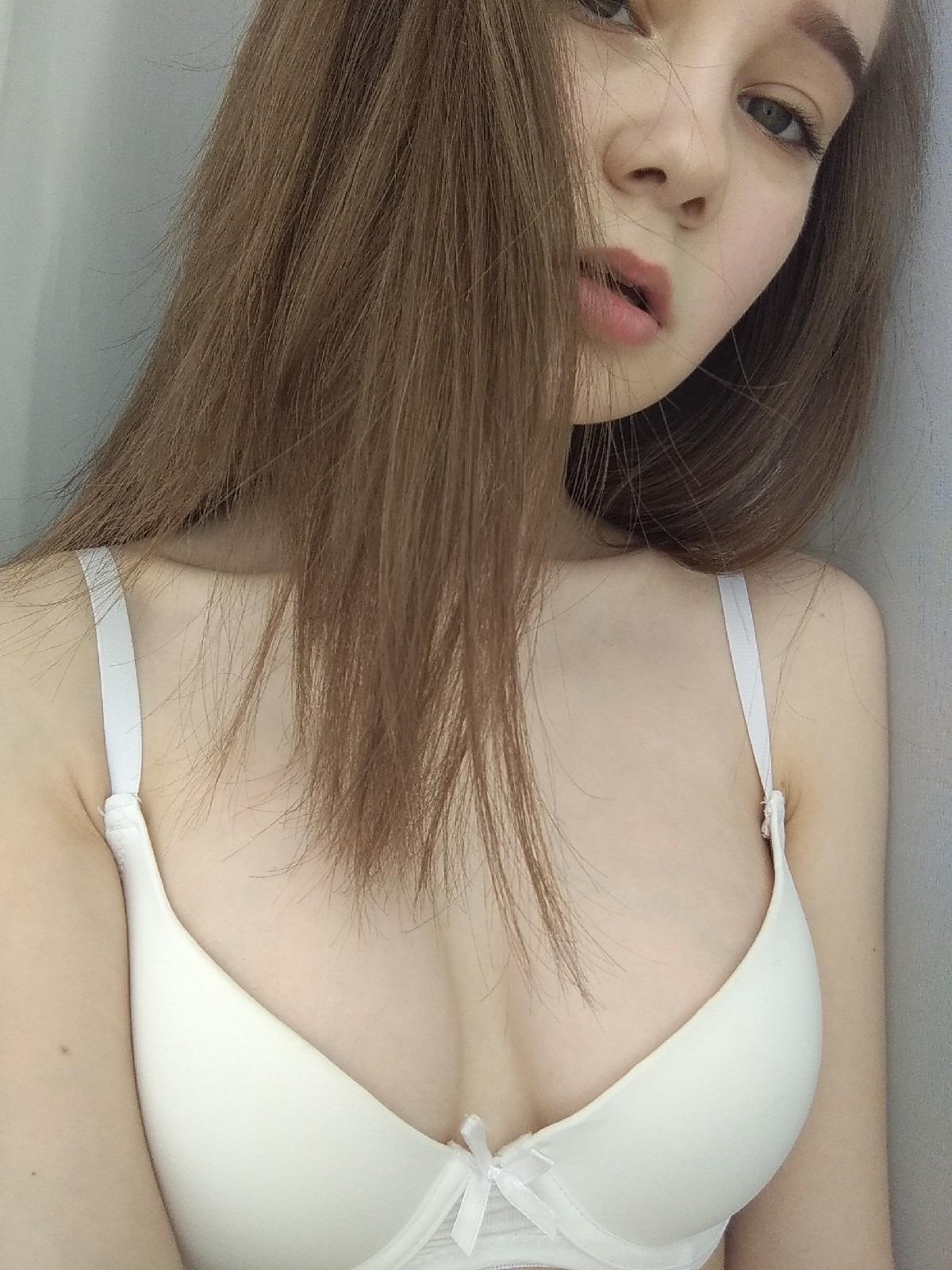 Девушка из нашего Чата, Сливы юных девушек.