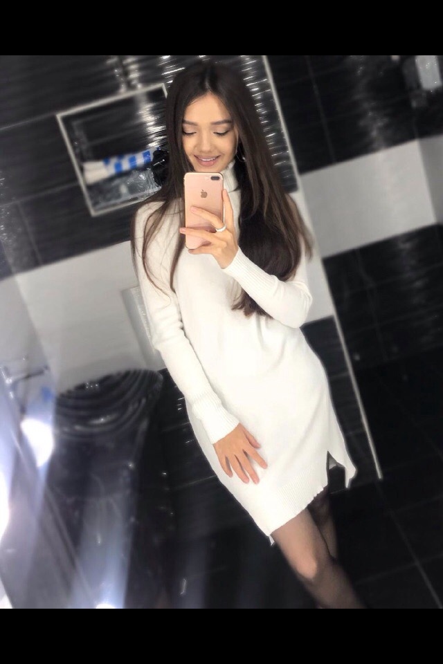 Редкое селфи с Наргиз в коротком белом платье и чулках. Редкое селфи с Наргиз в коротком белом платье и чулках.