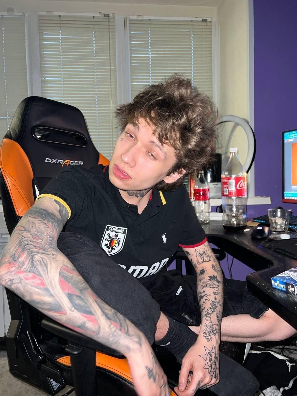 Упорытые фотки Хокаге слитые в сеть.