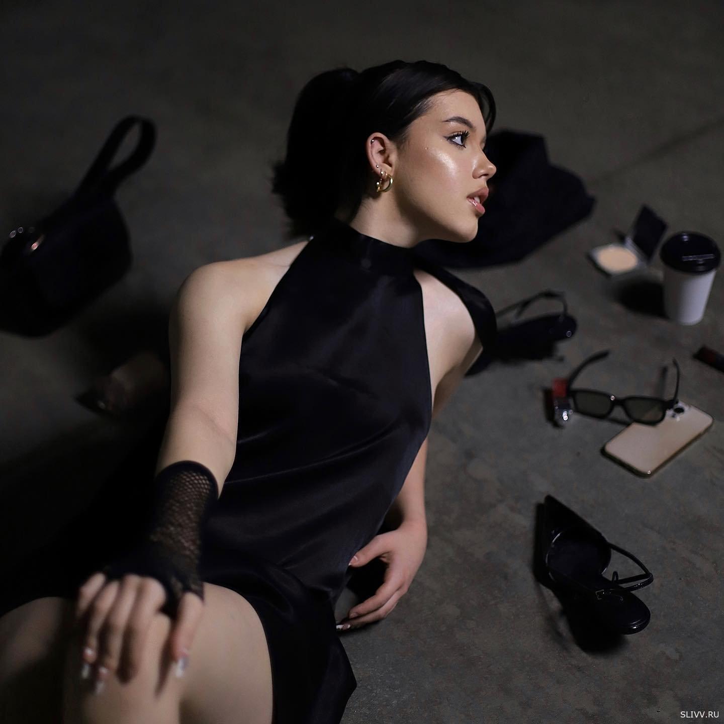 Популярное танцевальное видео, которое она сняла в ванной в ярко-красной толстовке с капюшоном, набрало более 1 миллиона просмотров. Популярное танцевальное видео, которое она сняла в ванной в ярко-красной толстовке с капюшоном, набрало более 1 миллиона просмотров.