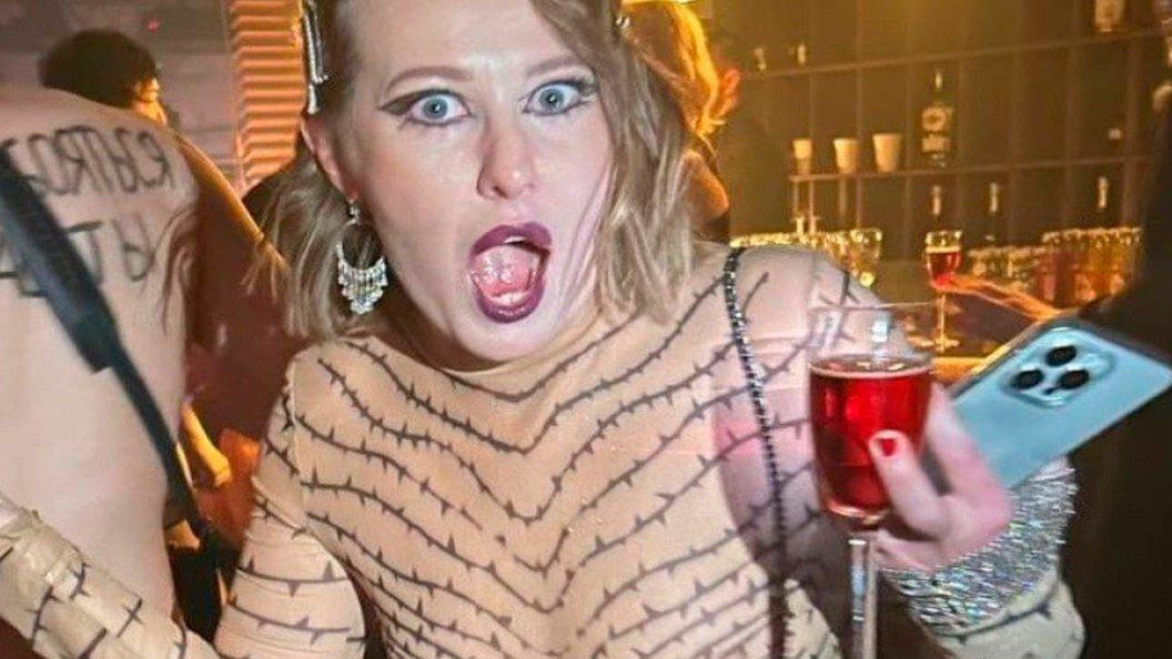 Фото Собчак на вечеринке.