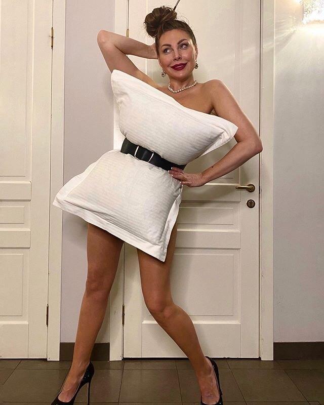 Практически голая Наталья Бочкарёва в одной подушке на фото. Практически голая Наталья Бочкарёва в одной подушке на фото.