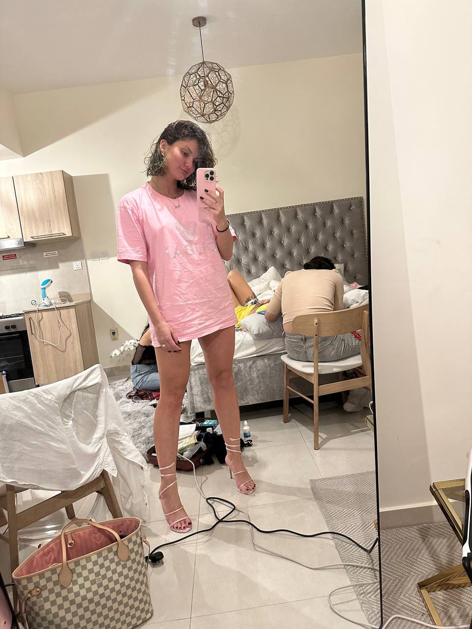 Селфи во время работы в одной майке. Селфи во время работы в одной майке.