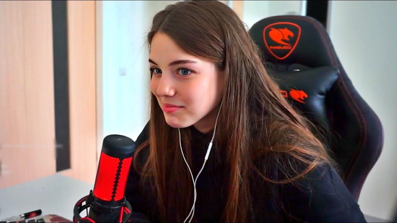 Стримеры Твича Аня Акулич "