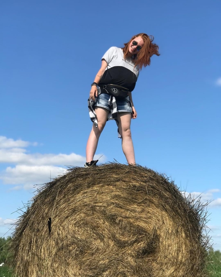 Валерия Дмитриева (Valeria Dmitrieva) — российская актриса кино и телевидения, известная по сериалам «Чернобыль. Зона отчуждения» и «Практика». Валерия Дмитриева (Valeria Dmitrieva) — российская актриса кино и телевидения, известная по сериалам «Чернобыль. Зона отчуждения» и «Практика».