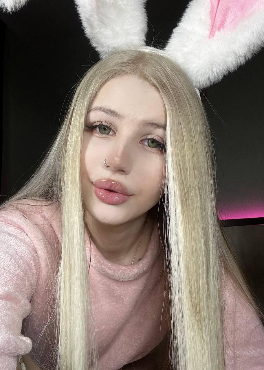 Фото в ушках аля плей бой. Фото в ушках аля плей бой.