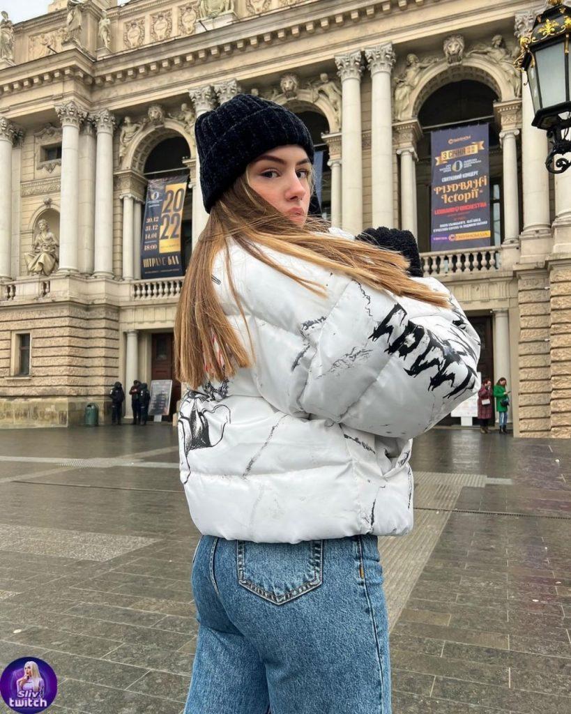 Совсем недавно, известный киберспортсмен S1mple задонатил девушке несколько миллионов рублей. Она собирала деньги на покупку подарка маме. Совсем недавно, известный киберспортсмен S1mple задонатил девушке несколько миллионов рублей. Она собирала деньги на покупку подарка маме.