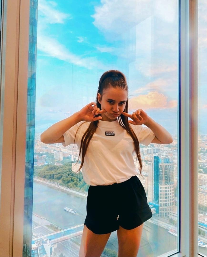 Чудесная, симпатичная, с шикарным, спортивным телом – это обладательница слив фото Leytink.