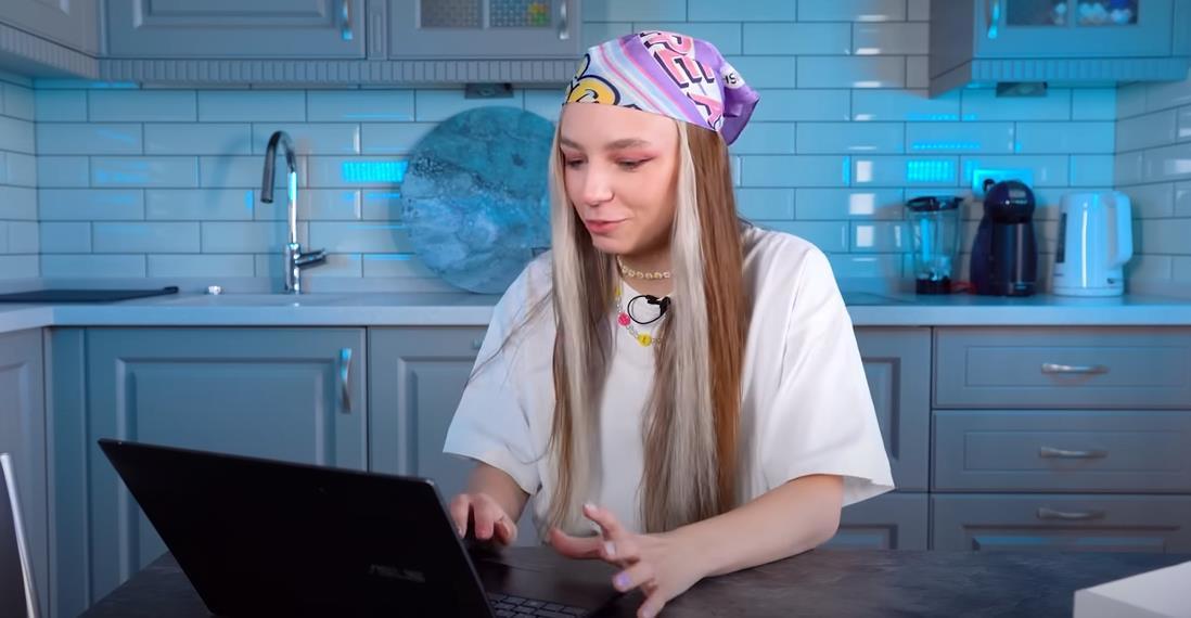 Горячие фото и слив Яяны – голая позирует без трусиков, попа. Горячие фото и слив Яяны – голая позирует без трусиков, попа.