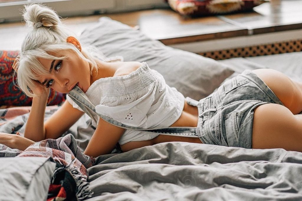 Екатерина Ширяева - эффектная блондинка, способная превратить вашу пятницу ... Екатерина Ширяева - эффектная блондинка, способная превратить вашу пятницу ...