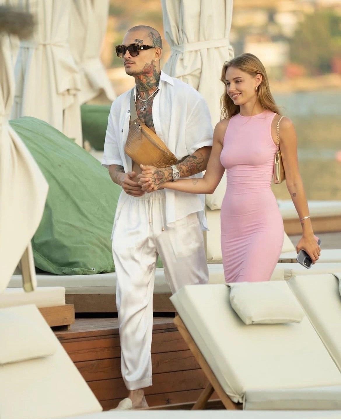 В сети давно гуляли слухи о романе иноагента Моргенштерна и блогерши Лизы Василенко. В сети давно гуляли слухи о романе иноагента Моргенштерна и блогерши Лизы Василенко.