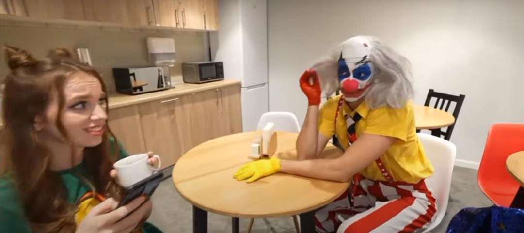 Фото Клоун блоггер. Фото Клоун блоггер.