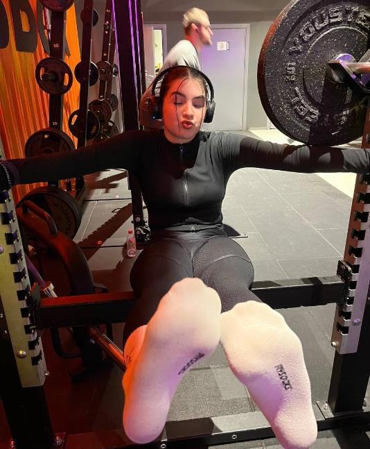 Смешная фотка из качалки с Бусинкой.