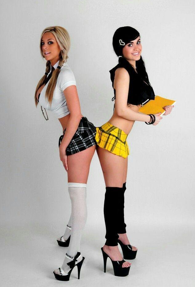 Школьницы в мини-юбках и чулках, Студентки в чулках и мини юбках.