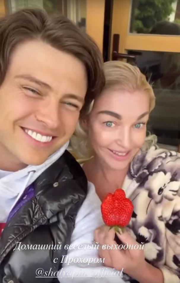 Милое селфи на котором ребята выглядят действительно счастливыми.