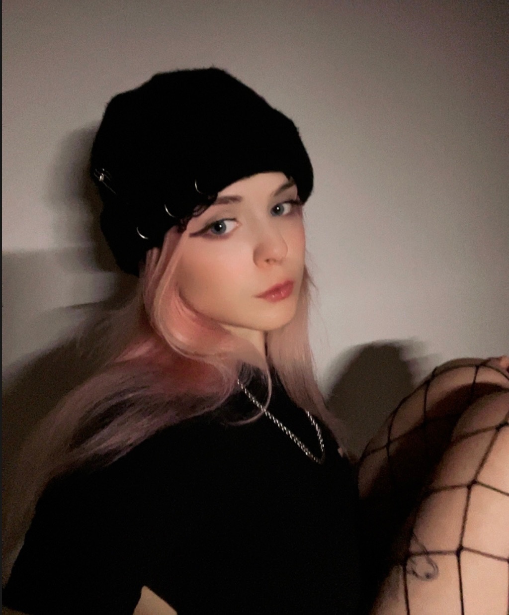 Эми роуз в чулках в сеточку. Эми роуз в чулках в сеточку.