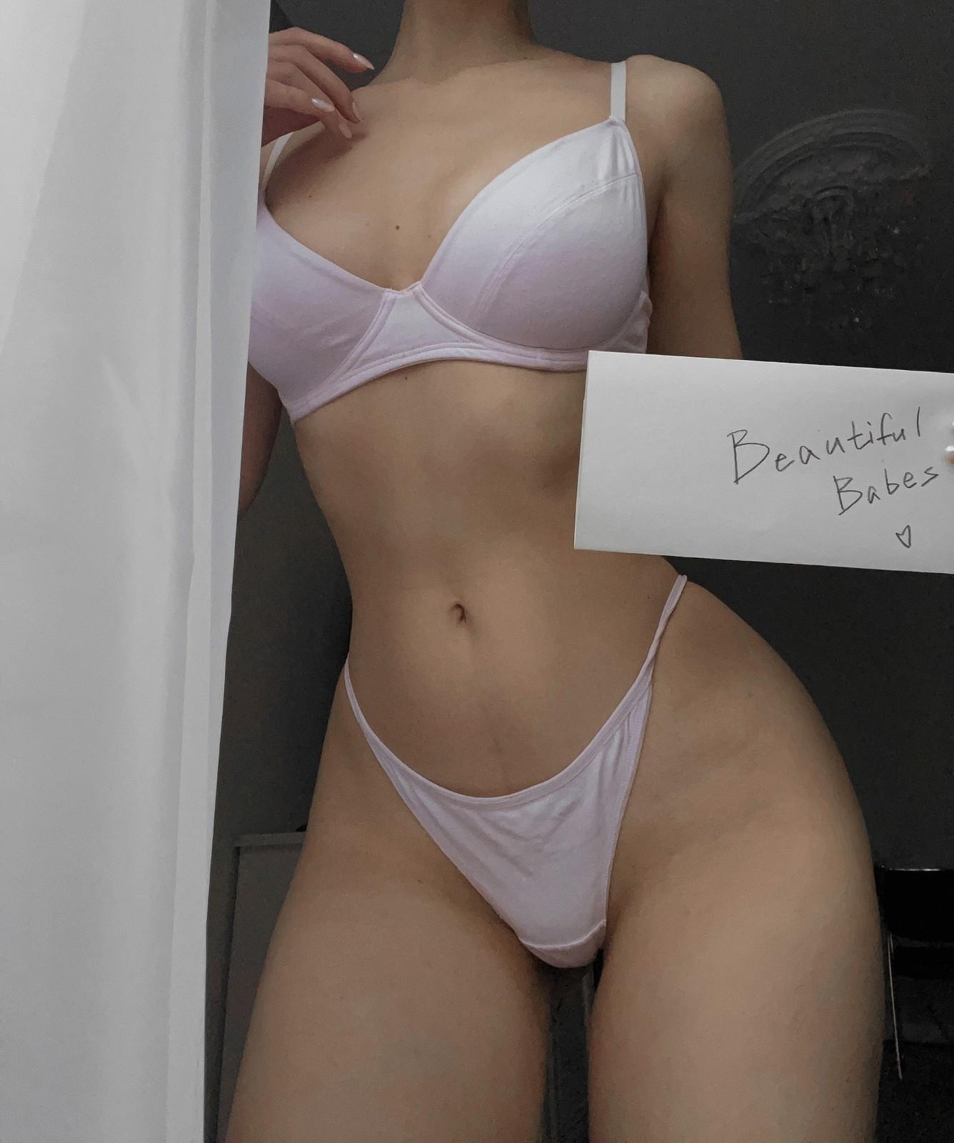 В мире онлифанс-моделей есть пикантная блогерша с загадочным ником nudespair, которая тщательно скрывает свое лицо под черной маской. В мире онлифанс-моделей есть пикантная блогерша с загадочным ником nudespair, которая тщательно скрывает свое лицо под черной маской.